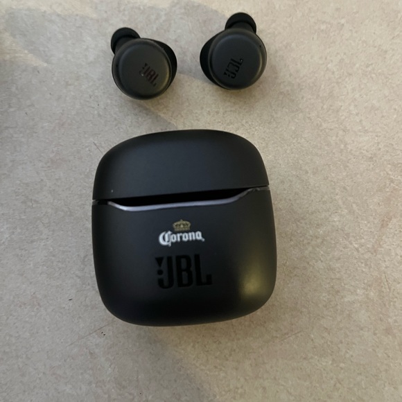 JBL Tour Pro Plus Corona Special Edition Earbuds - Picture 13 of 15